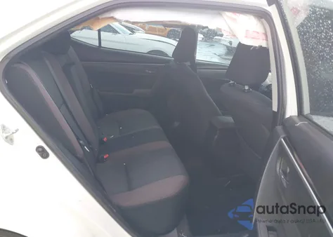 2017 Toyota Corolla Le z USA, uszkodzony, nr VIN 5YFBURHE3HP735607